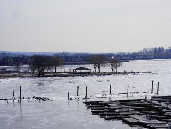 Senasqua Park and a somewhat frozen Hudson River.