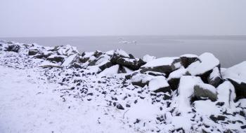 Wintry view of Hudson River.