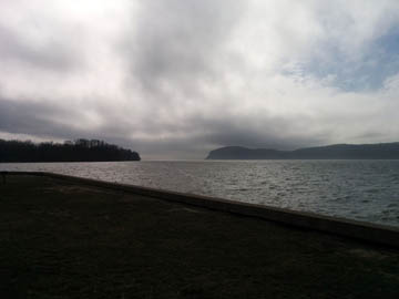 Croton Point Park, not so sunny direction © 2017 Peter Wetzel.