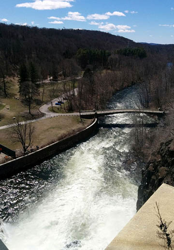 New Croton Dam lower spillway at high volume © 2017 Peter Wetzel.