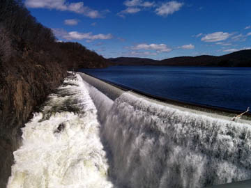 New Croton Dam spillway at high volume © 2017 Peter Wetzel.